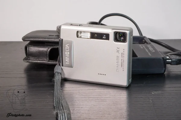 Minolta DiMAGE Xt, compact numérique extra-plat, 2003